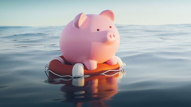 How to manage your money in a crisis piggy bank